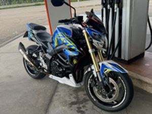SUZUKI GSR 750