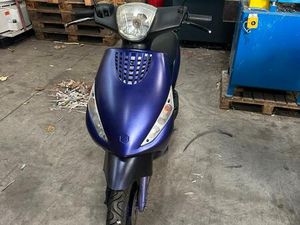 PIAGGIO ZIP 2TACKT-VIELE NEUTEILE