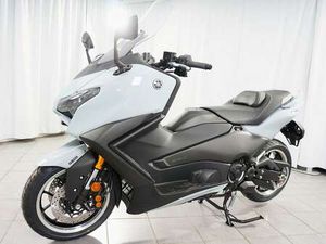 YAMAHA TMAX 560