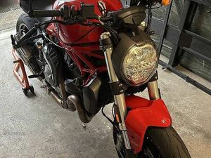 DUCATI MONSTER 821