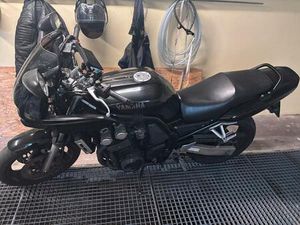 YAMAHA FZS 600