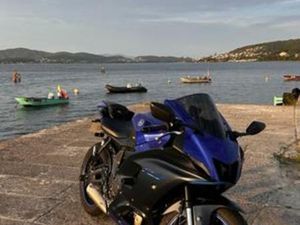 YAMAHA - R7