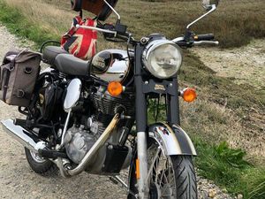 ROYAL ENFIELD CLASSIC 500