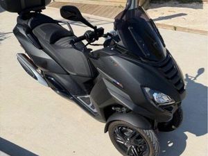 MÉTROPOLIS 400 GT BLACK/CARBON FULL