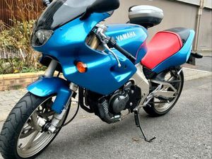 MOTO YAMAHA SZR 660