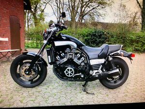 YAMAHA VMAX 1200