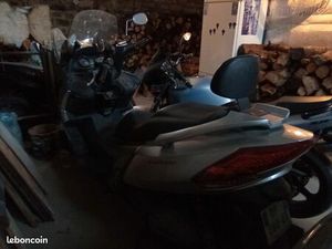 ÉCHANGE SCOOTER 700I KIMKO AVEC CAMION BENNE OU VEND 3100