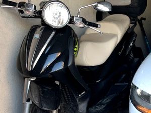 PIAGGIO BEVERLY CRUISER 250 →