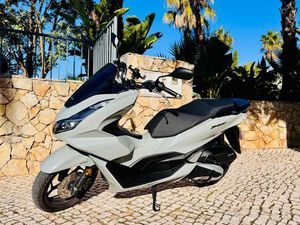 VENDO HONDA PCX 125 COR CINZA, 30/08/2024, MUITO BOM ESTADO, 2.850 KM ALVOR