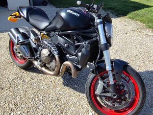 DUCATI MONSTER 821