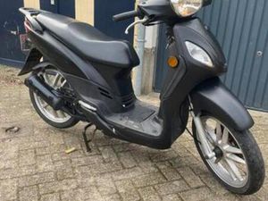 ZWARTE SYM SCOOTER — SCOOTERS | SYM — MARKTPLAATS