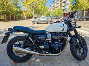 TRIUMPH - STREET TWIN