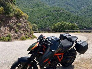 KTM 1290 SUPER DUKE R