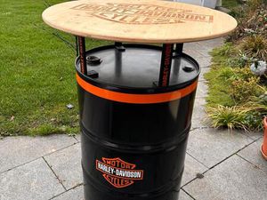 HARLEY STEHTISCH UND HARLEY DAVIDSON ROAD KING ALS ZUGABE