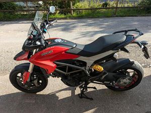 DUCATI HYPERSTRADA 821 (HYPERMOTARD)