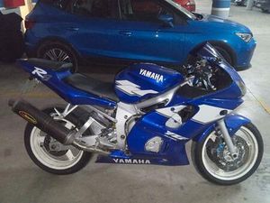 YAMAHA - R 6