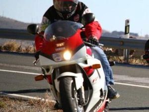 YAMAHA - FZR1000EXUP