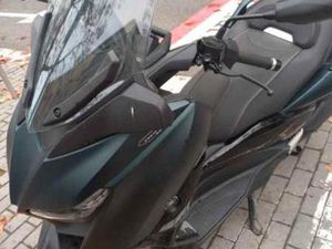 YAMAHA - XMAX TECH MAX 5700 KLM