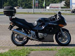 SUZUKI GSX 750 ZWART