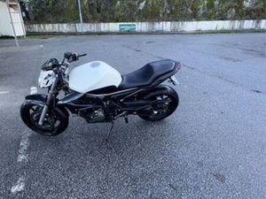 YAMAHA XJ SEISENTAS CILINDRADAS ANO DOIS MIL E ONZE VOUZELA E PAÇOS DE VILHARIGUES