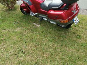 ICH BIETE EINE SEHR SCHÖNE HONDA PC