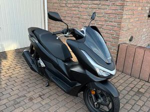 HONDA PCX 125 DX SCHWARZ MATT 605KM NAVI LED GARANTIE RECHNUNG