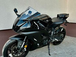YAMAHA R7 2024 - NUR 400KM, AUS ITALIEN