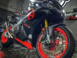 APRILIA RSV4