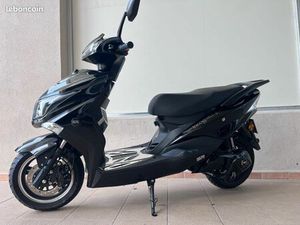 SCOOTER ÉLECTRIQUE 125 CM