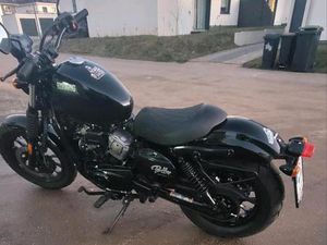 HYOSUNG GV 125 S "BOBBER"