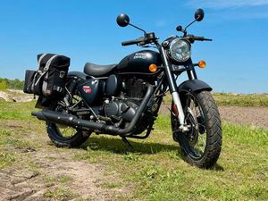 ROYAL ENFIELD CLASSIC 350, EZ 10/23, TOP GEPFLEGT, VIEL ZUBEHÖR