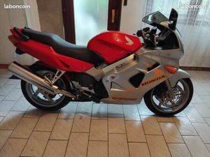 VFR 800 50ÈME ANNIVERSAIRE