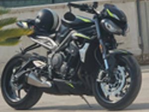 TRIUMPH STREET TRIPLE 765 RS