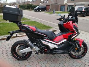 ② HONDA X-ADV 750 (2017) ZEER MOOIE STAAT