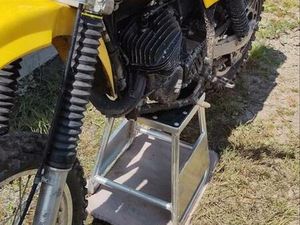 ② SUZUKI RM 125 DE 1980 TRES BELLE