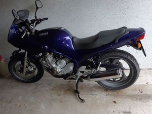 YAMAHA XJ 600