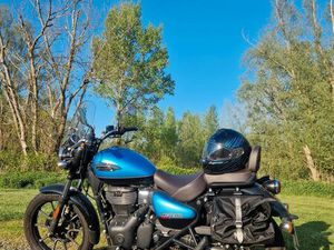 ROYAL ENFIELD METEOR SUPERNOVA BLUE