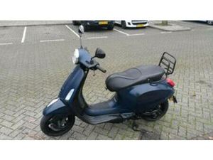 VESPA PRIMAVERA SPRINT 2017, GEEL KENTEKEN, INRUIL MOGELIJK — SCOOTERS | VESPA — MARKTPLAATS
