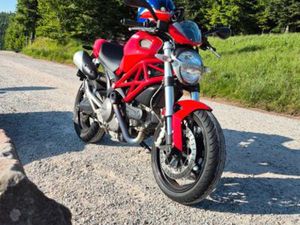 DUCATI MONSTER 696 ABS