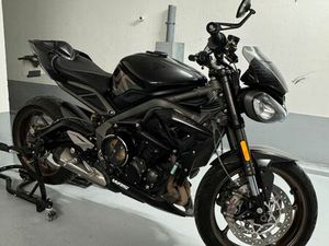 TRIUMPH STREET TRIPLE RS BLACK CARBONE – 4 500 KM – ÉQUIPEMENTS & PIÈCES CARBONE