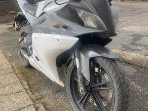 ② YAMAHA YZF-R125 2012
