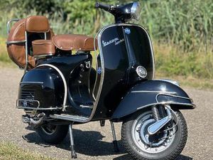 ② MAGNIFIQUE VESPA SPRINT 150 CC NOIRE