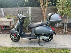 ② TE KOOP : VESPA 300 GTS SUPER SPORT