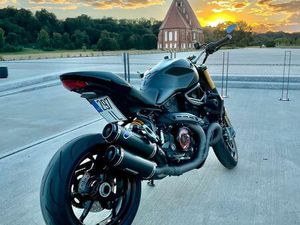 DUCATI MONSTER 1200S