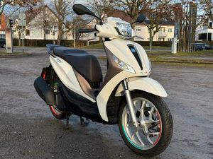 PIAGGIO MEDLEY 125 CCM *TOPP MOTORROLLER* BJ 2020 MIT 15PS