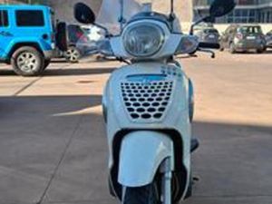 SCARABEO 200 LIGHT + PARABREZZA + BAULETTO