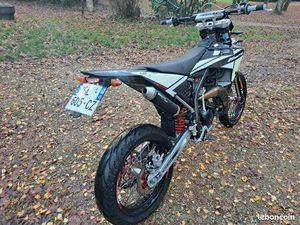 MOTO 50 FANTIC SUPER MOTARD