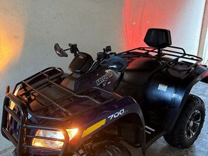 QUAD ARCTIC CAT 700