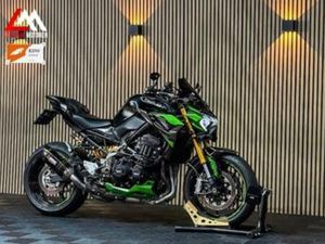 KAWASAKI Z900 SE PERFORMANCE - AKRAPOVIC - NIEUWSTAAT — MOTOREN | KAWASAKI — MARKTPLAATS