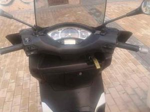 YAMAHA - XMAX 250